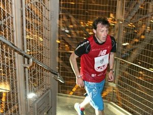 Tour Eiffel Vertical Race, en 10mn50s J. 279m de D+, 1600 marches…