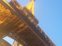 Tour Eiffel Vertical Race, en 10mn50s J. 279m de D+, 1600 marches…